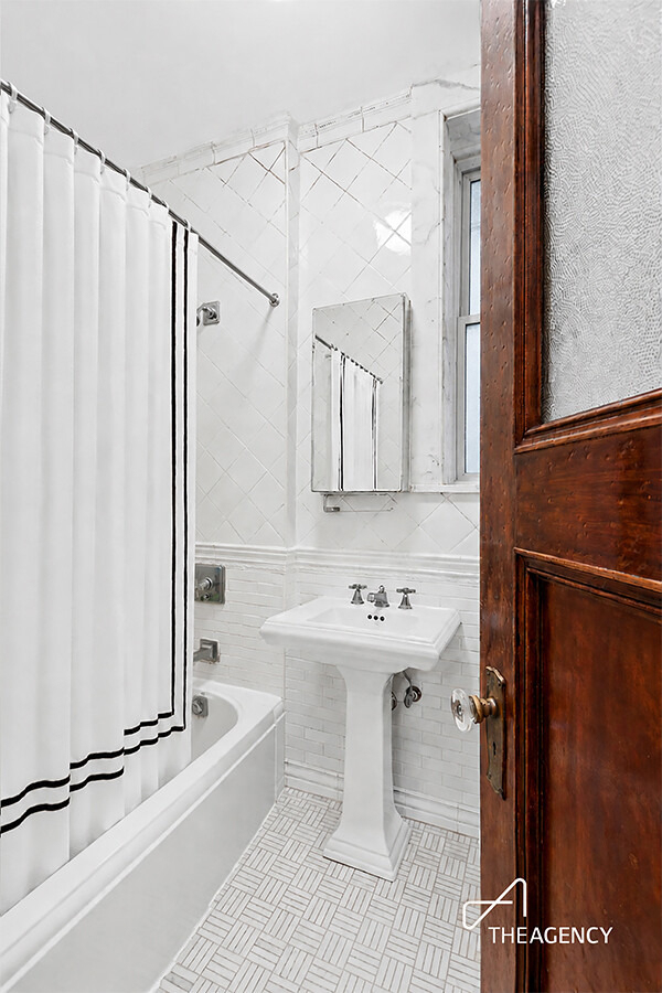 314 W 100th Street - Photo 4