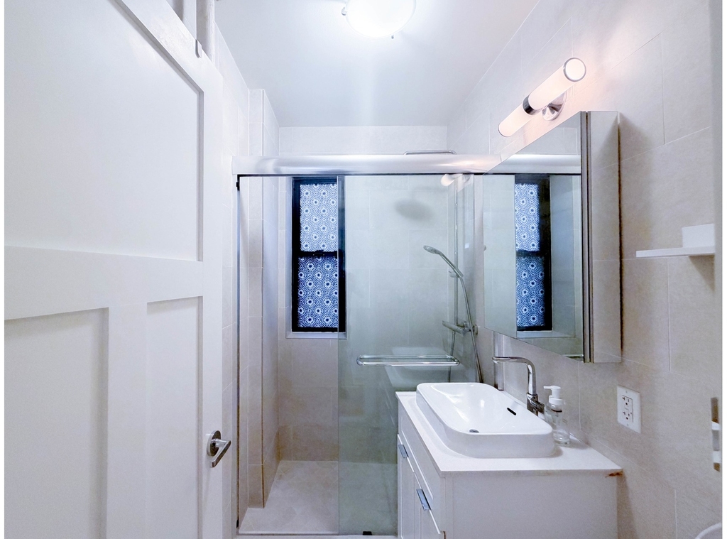 342 W 21st Street - Photo 3