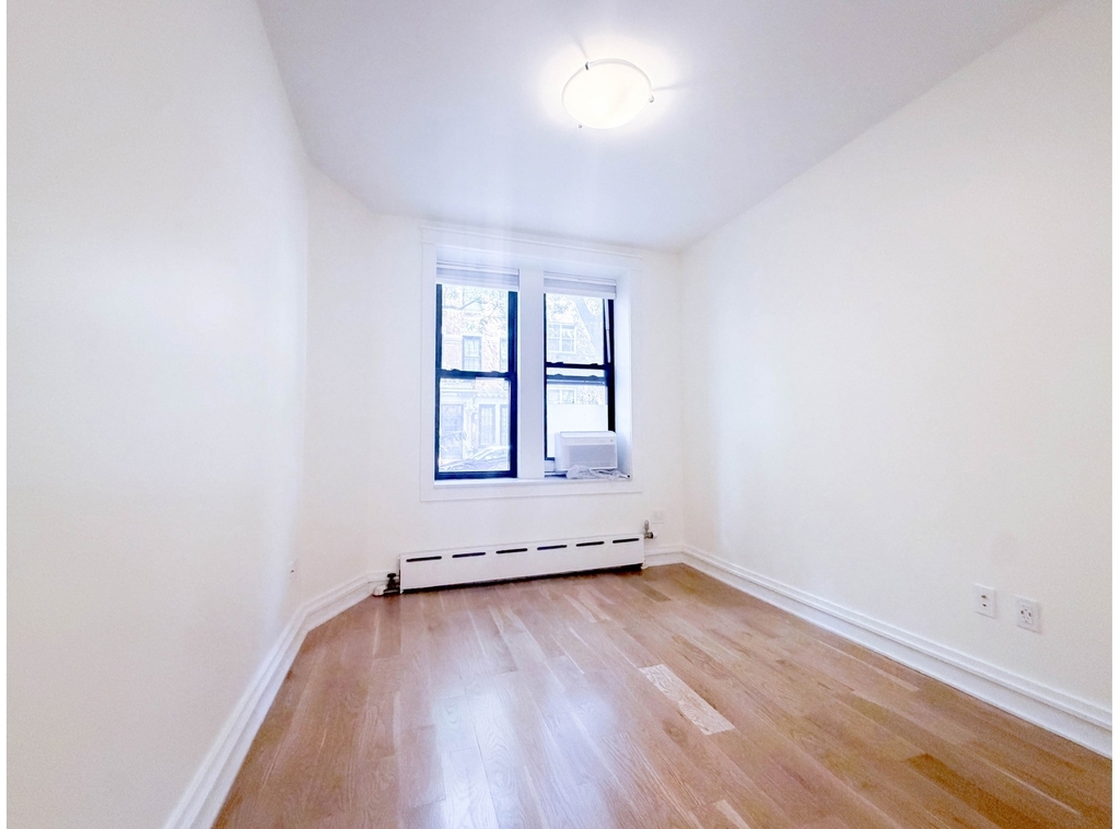 342 W 21st Street - Photo 5