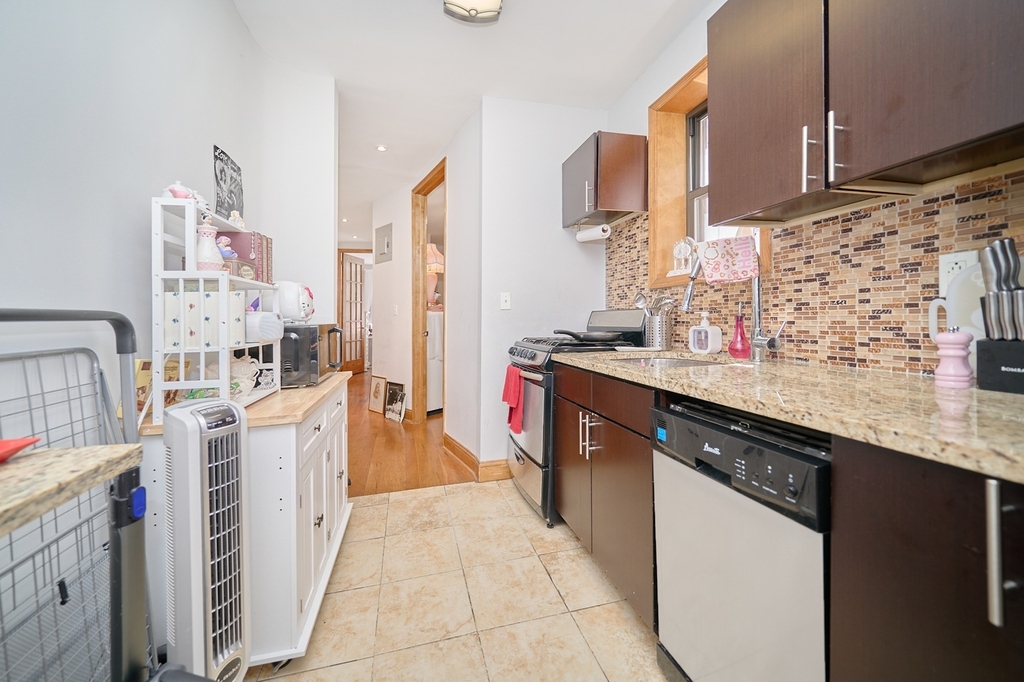 454 9th Avenue - Photo 0