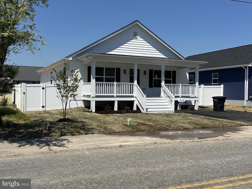 704 Jackson Street - Photo 2