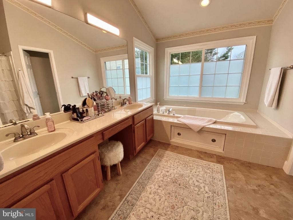 2 Eastbrook Court - Photo 10