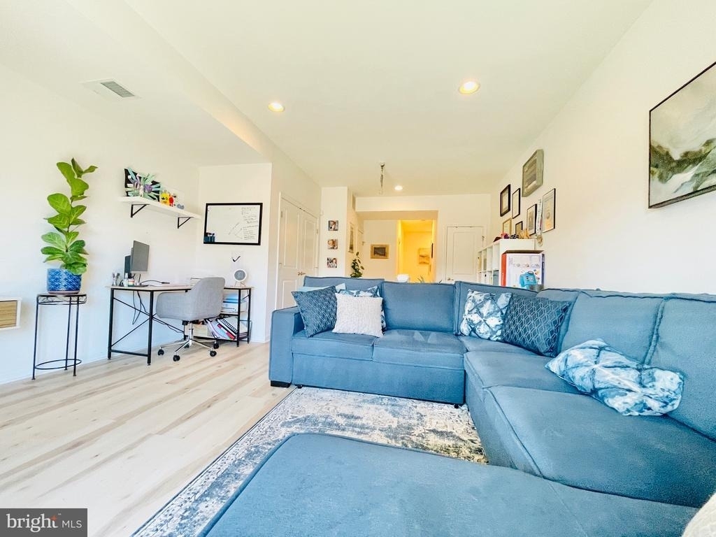 127 Streamview Drive - Photo 3