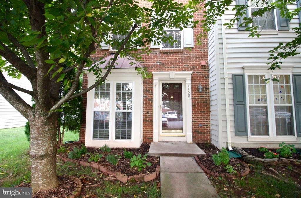 44501 Potter Terrace - Photo 0