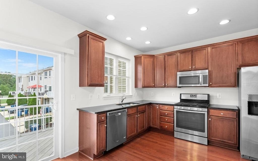 42814 Eggleston Terrace - Photo 2