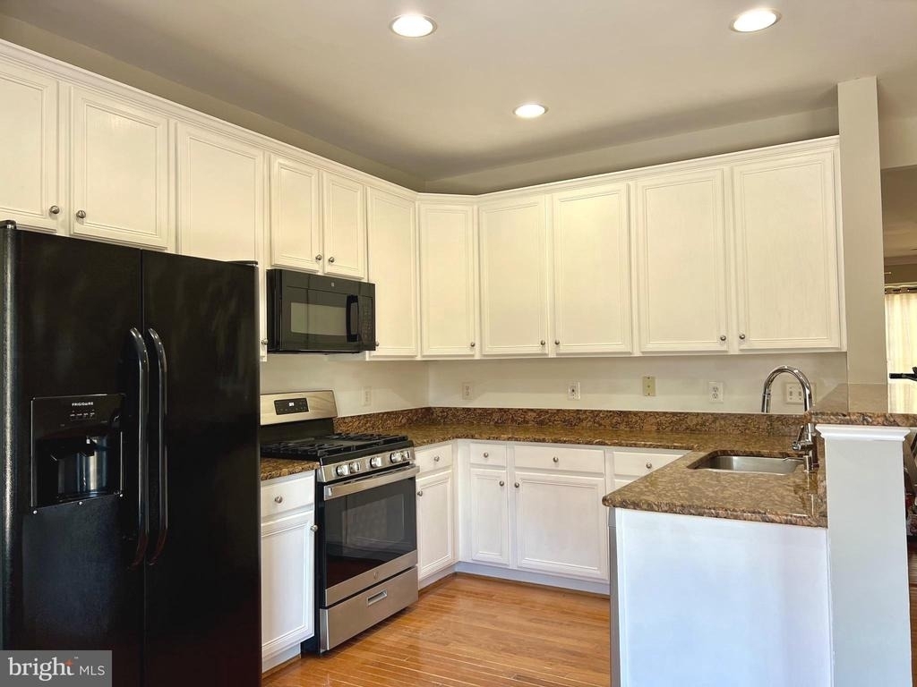 21831 Ladyslipper Square - Photo 15