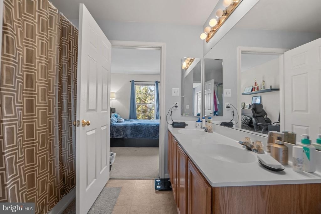 44481 Watertown Terrace - Photo 17