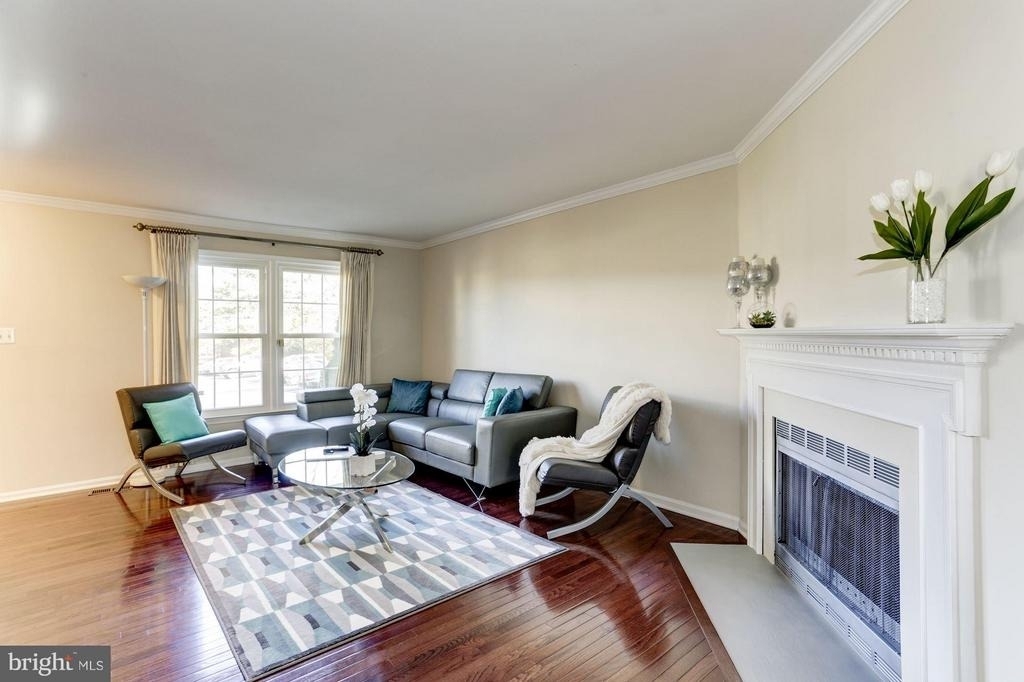 6069 Crown Royal Circle - Photo 3