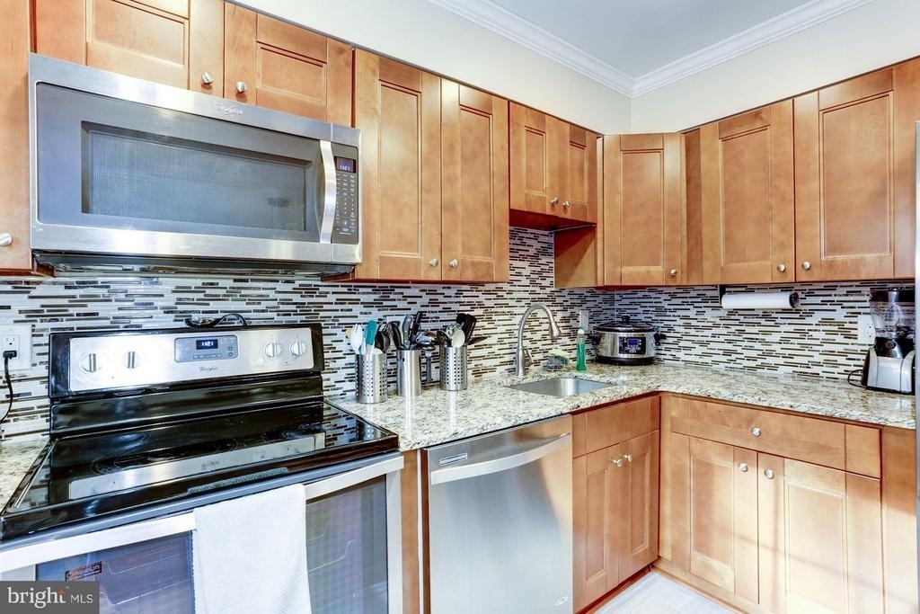 6069 Crown Royal Circle - Photo 11