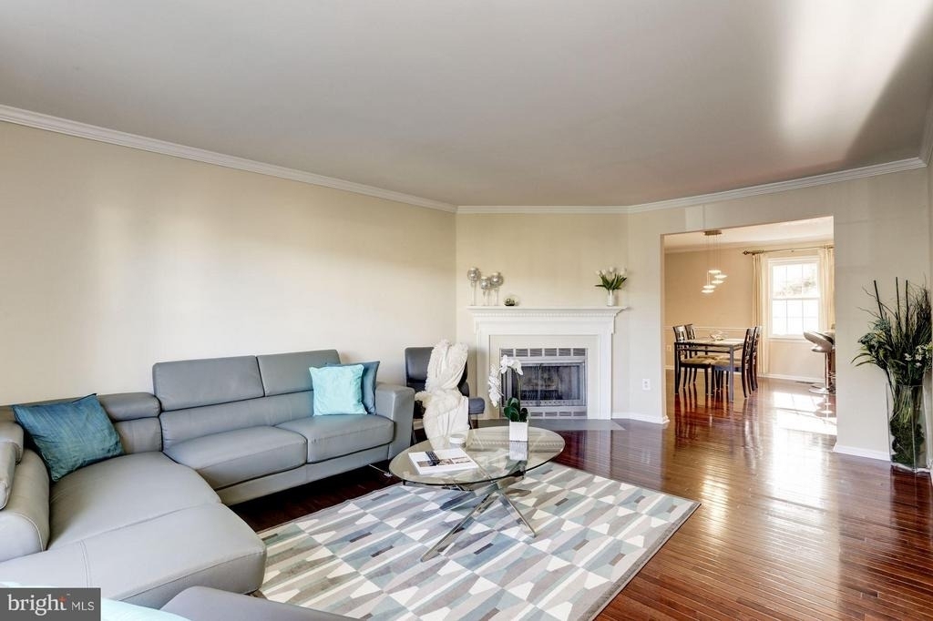 6069 Crown Royal Circle - Photo 2