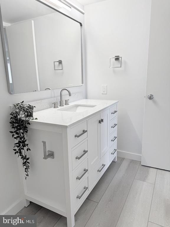 205 Yoakum Parkway - Photo 3