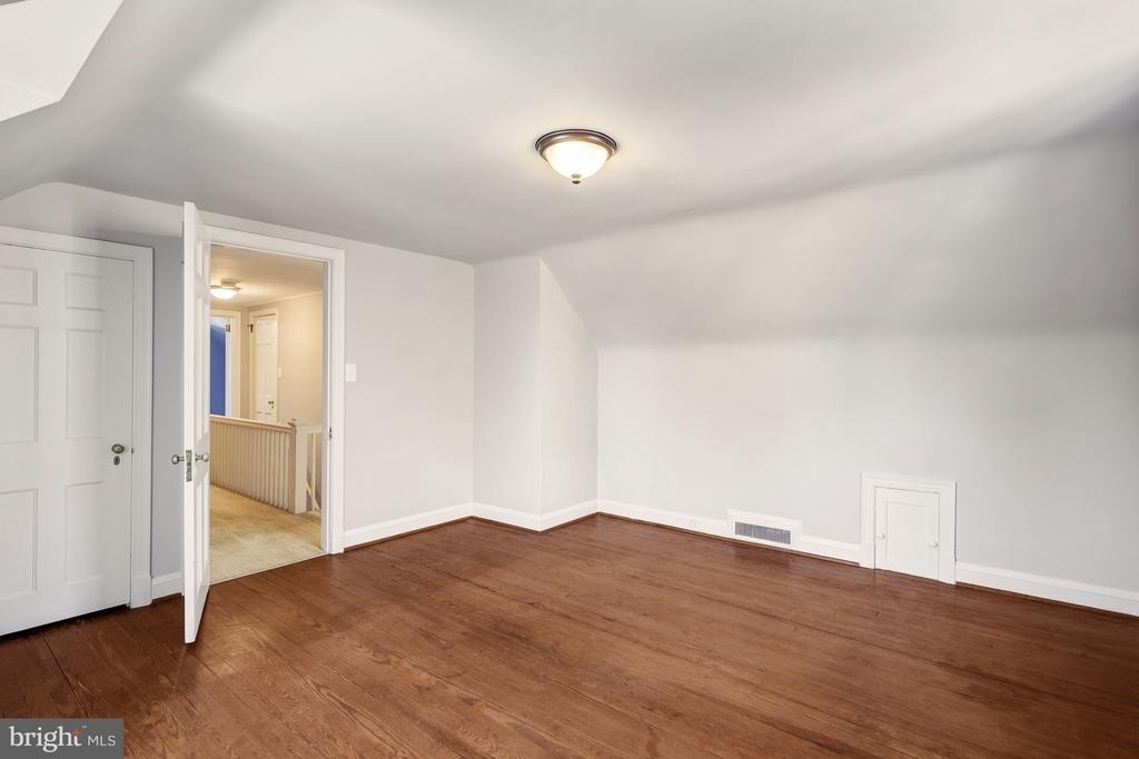 3916 Military Road - Photo 30