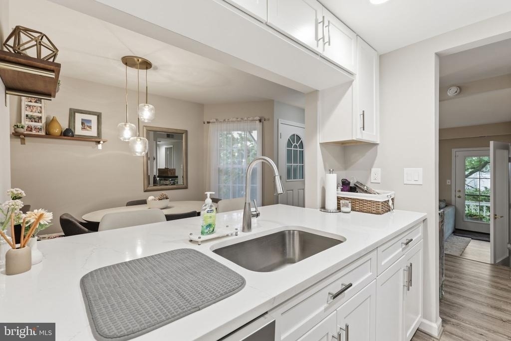 2807 S Woodrow Street - Photo 8