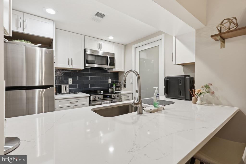 2807 S Woodrow Street - Photo 3