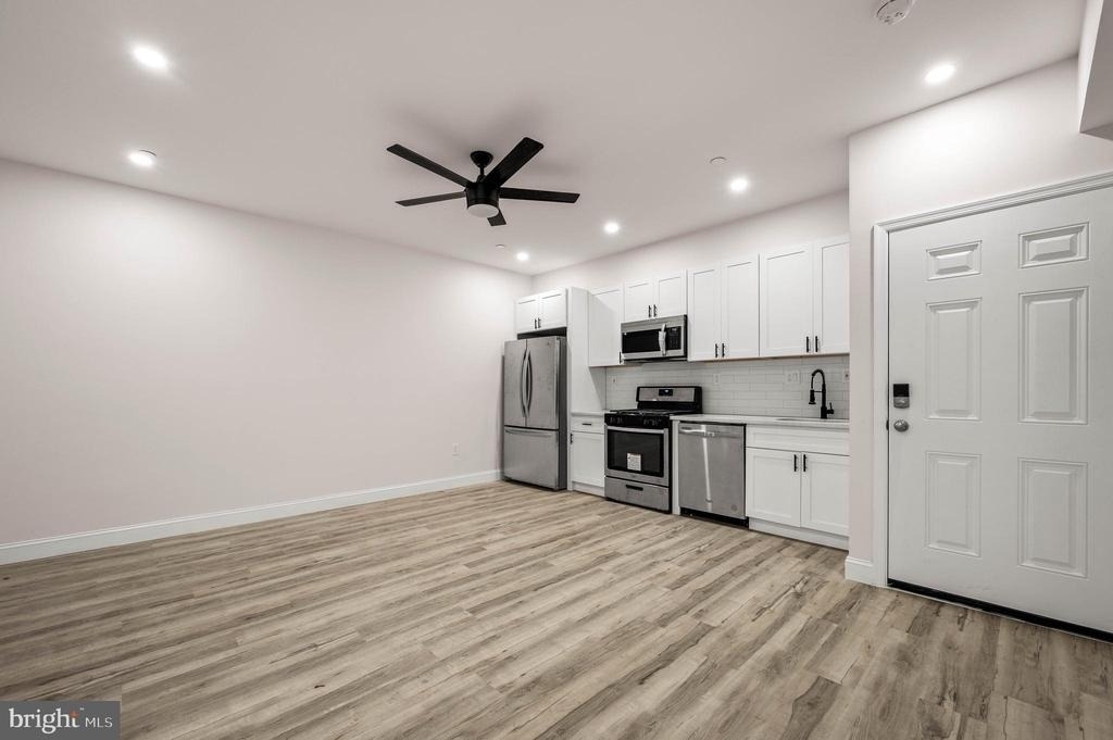 437 W Girard Avenue - Photo 2