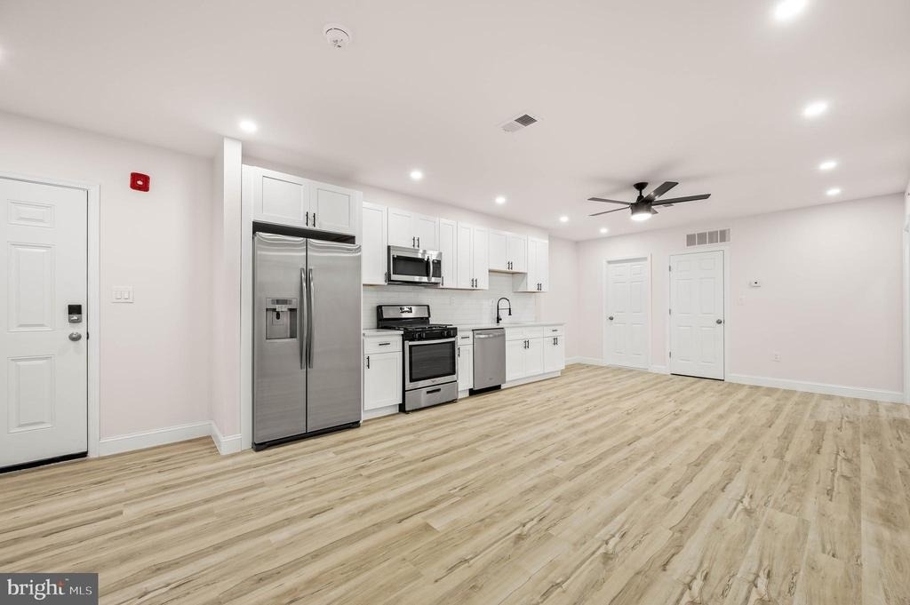 437 W Girard Avenue - Photo 22