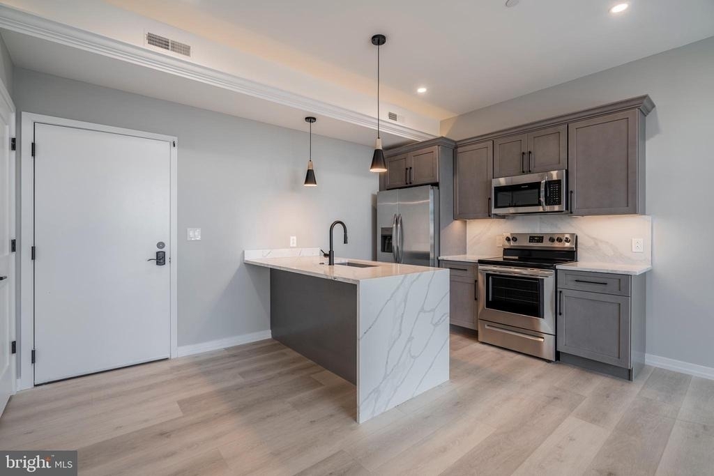 2401 Washington Avenue - Photo 1