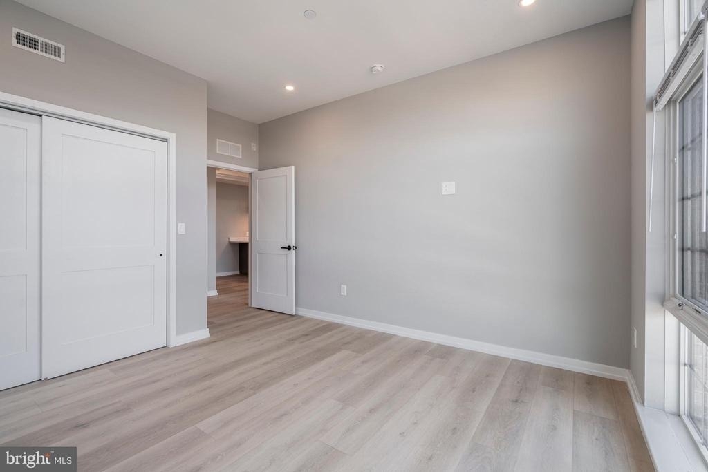 2401 Washington Avenue - Photo 8