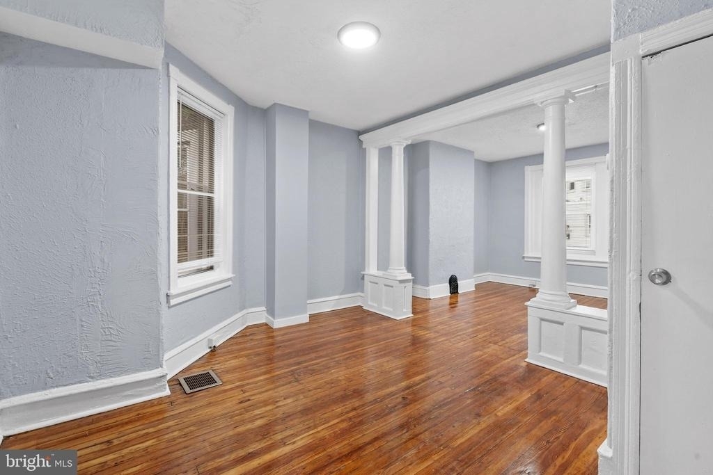 1619 S Conestoga Street - Photo 2