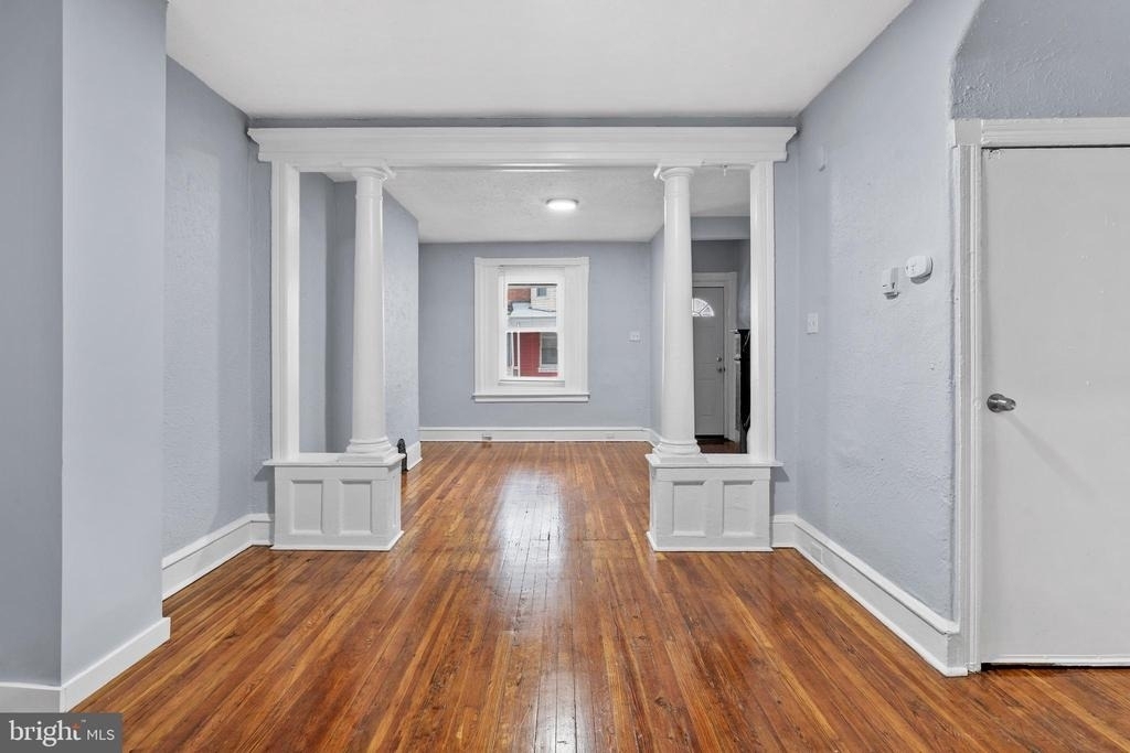 1619 S Conestoga Street - Photo 1