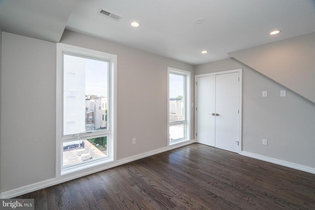 1432 Clymer Street - Photo 11