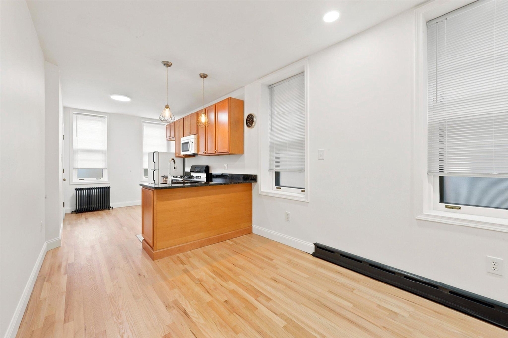 3153.5 Richmond Street - Photo 0
