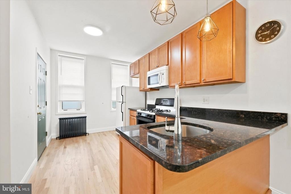 3153.5 Richmond Street - Photo 2