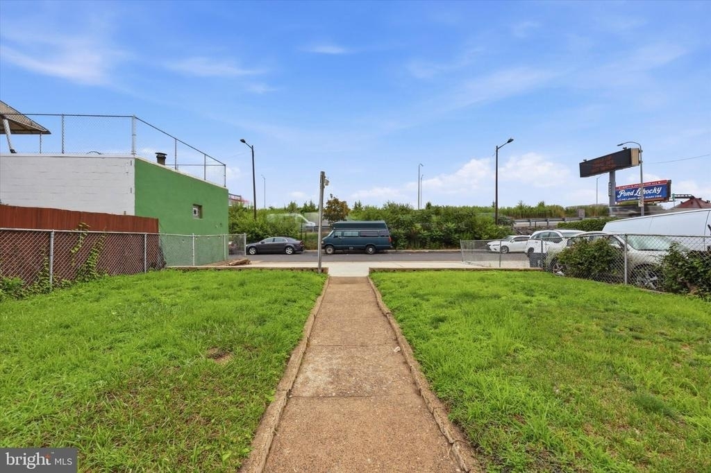 3153.5 Richmond Street - Photo 11