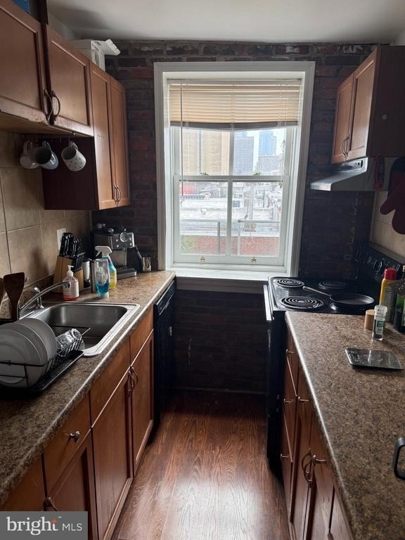 1838 Green Street - Photo 2