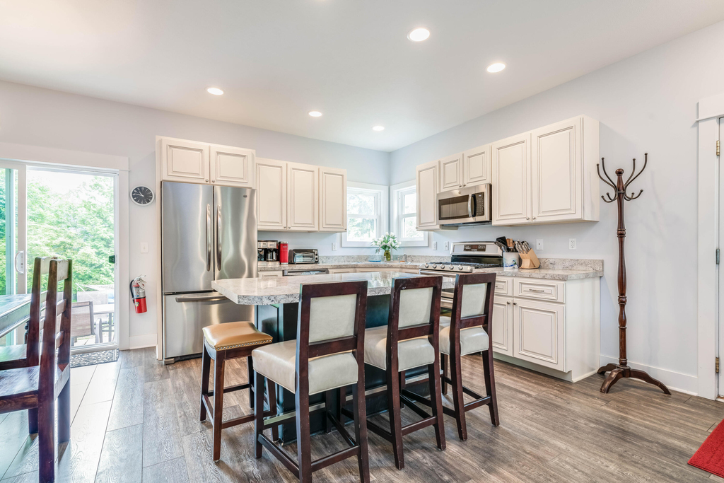 580 Mason Street - Photo 2