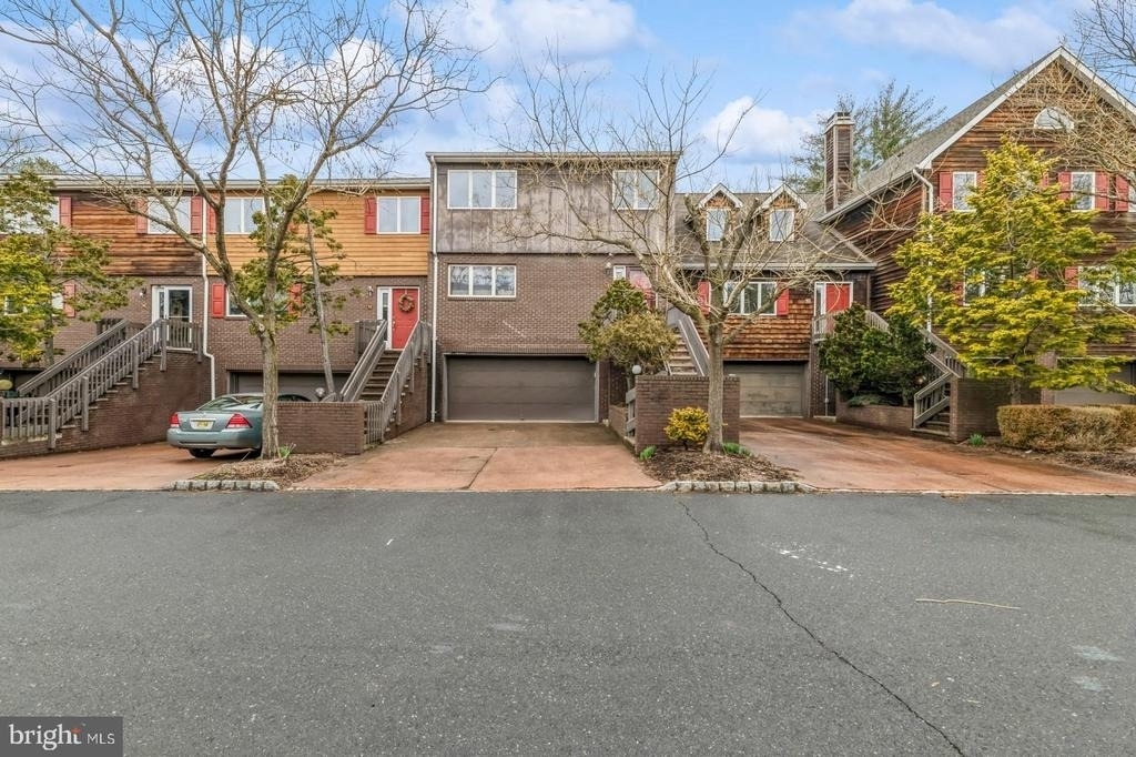 11 Astor Court - Photo 0