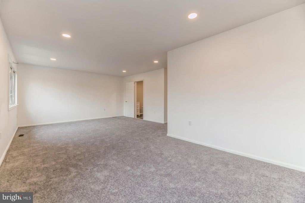 11 Astor Court - Photo 13