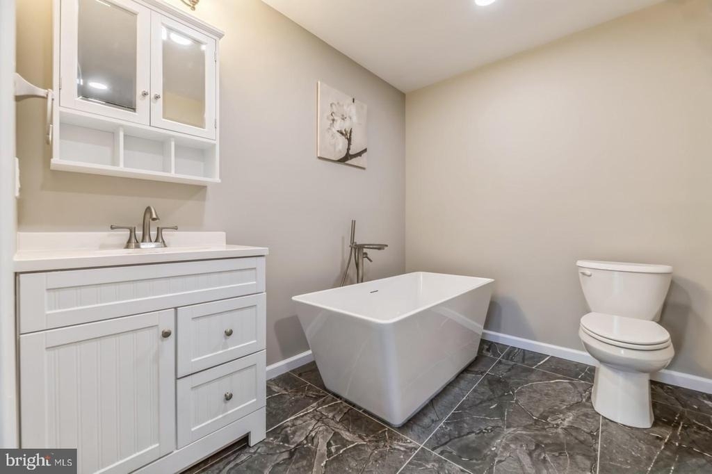 11 Astor Court - Photo 14