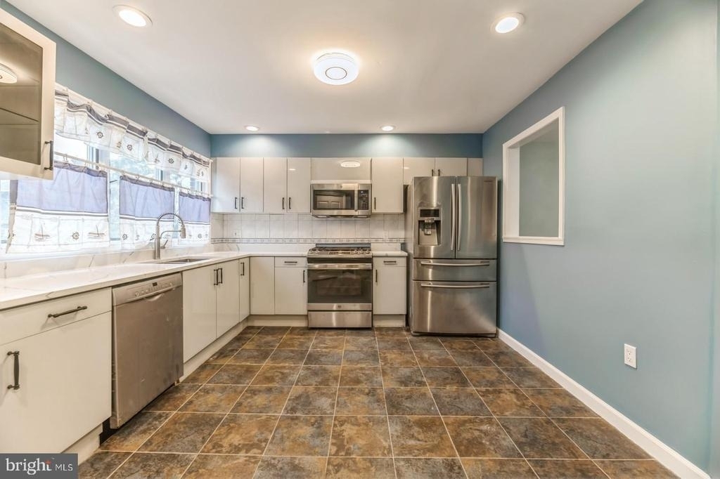 11 Astor Court - Photo 4