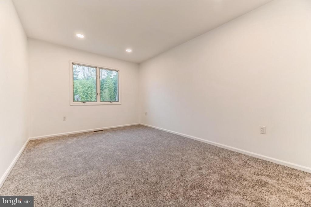 11 Astor Court - Photo 20