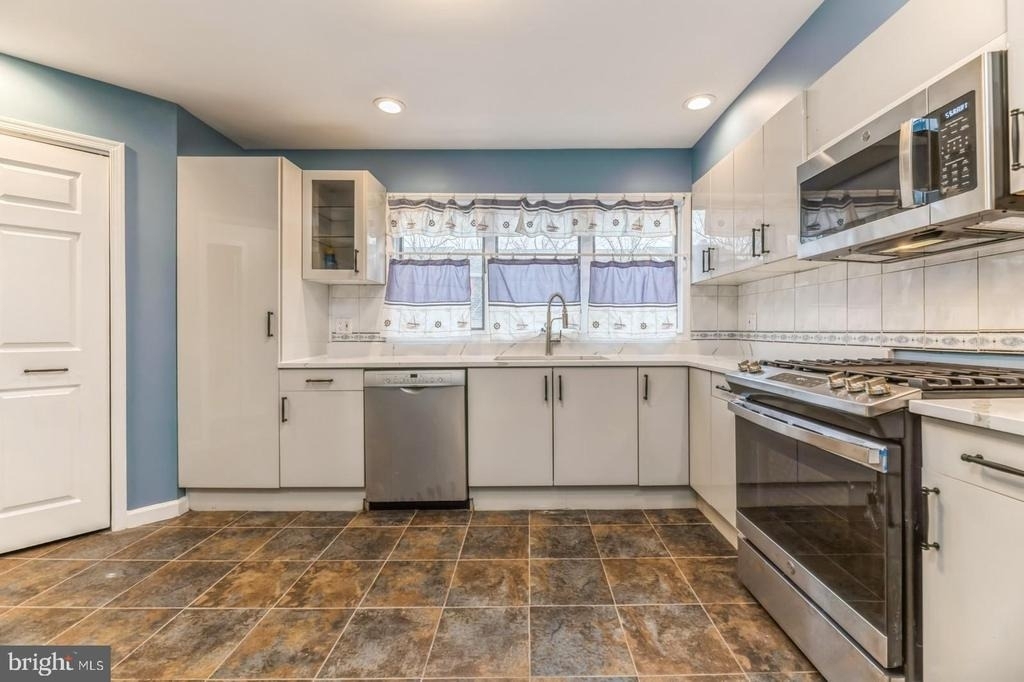 11 Astor Court - Photo 5