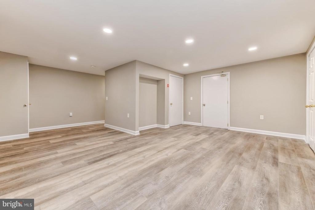 11 Astor Court - Photo 24