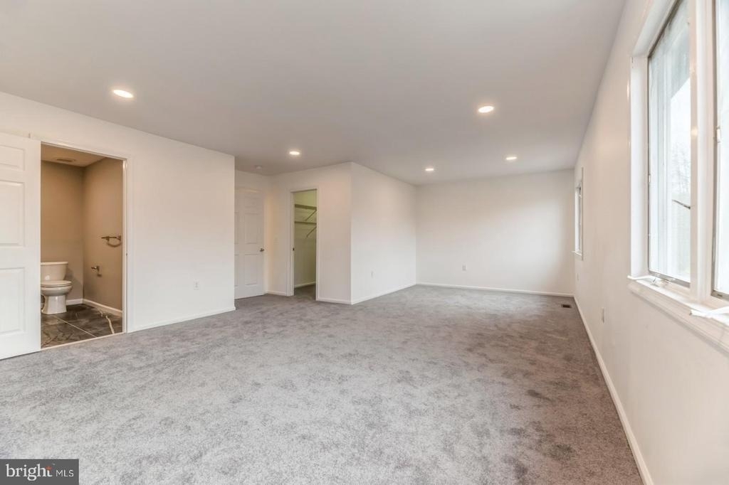 11 Astor Court - Photo 12
