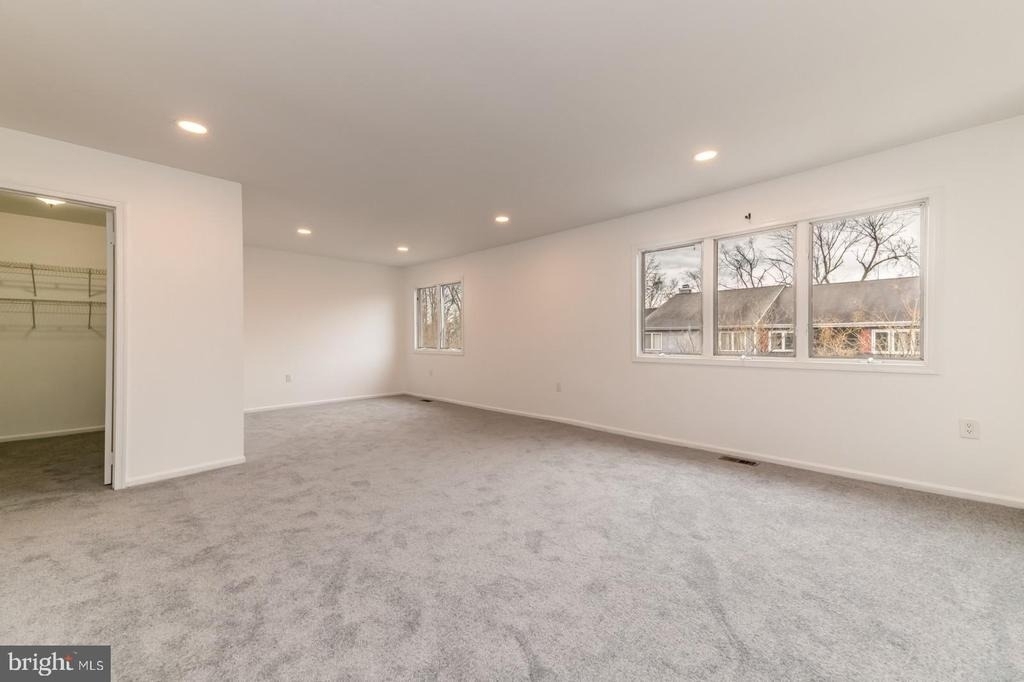 11 Astor Court - Photo 11