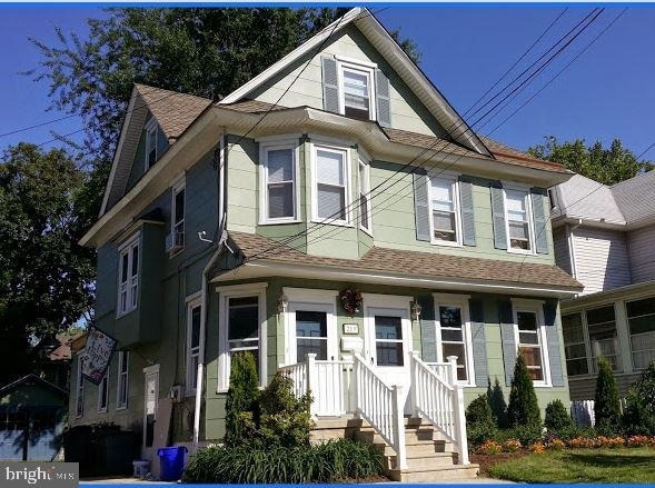 219 Woodlawn Terrace - Photo 0