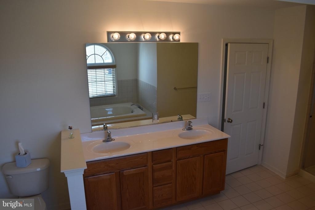 72 Chelsea Court - Photo 1