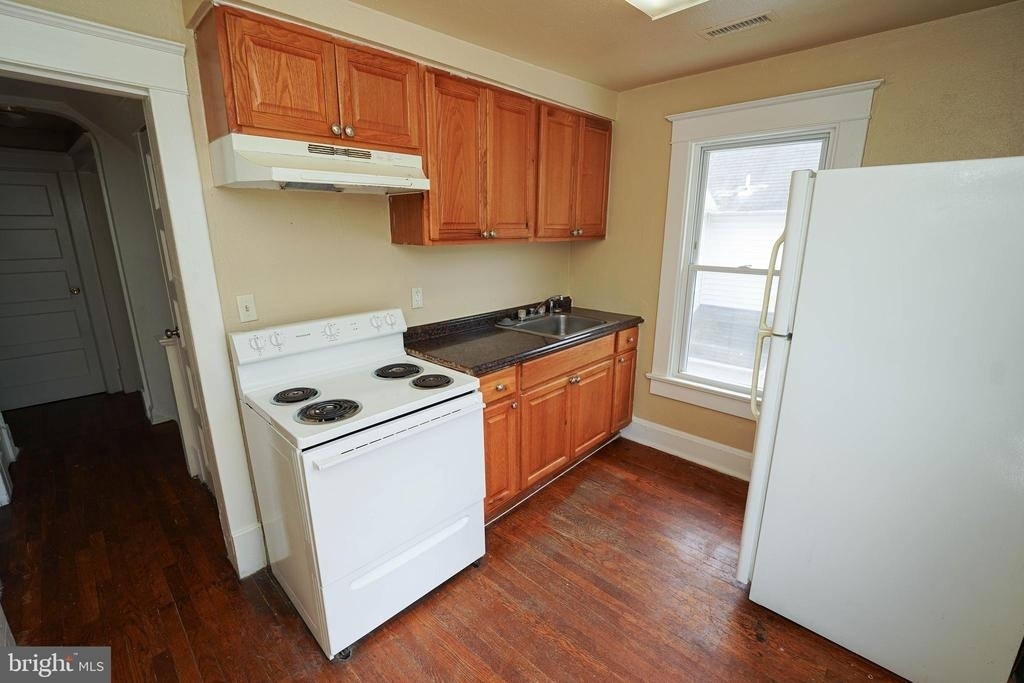 235 Newton Street - Photo 6