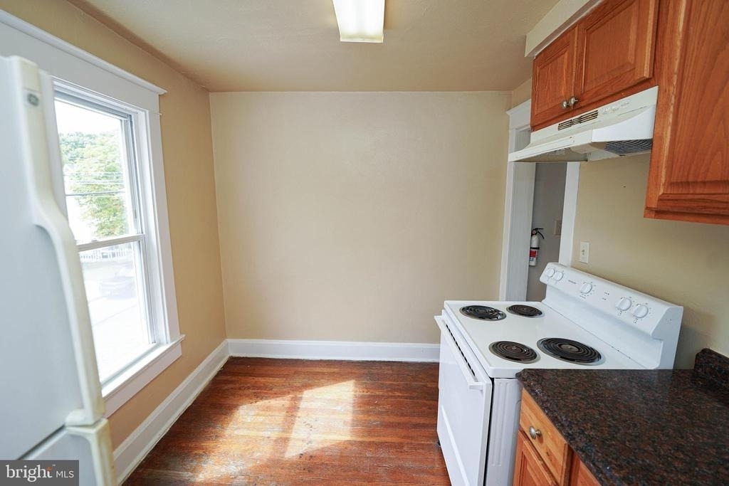 235 Newton Street - Photo 7