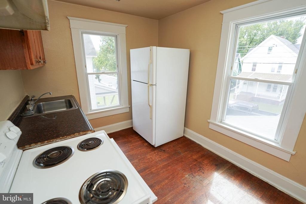 235 Newton Street - Photo 5