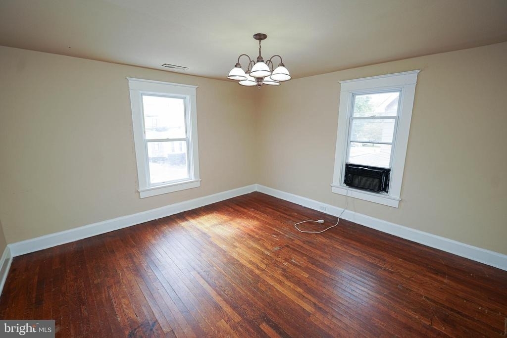 235 Newton Street - Photo 8