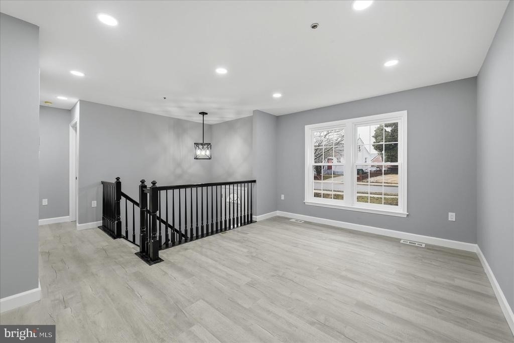 6915 Adel Street - Photo 13