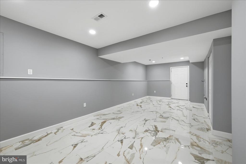 6915 Adel Street - Photo 36