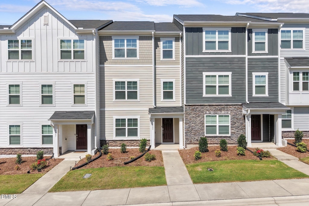 1009 Belloak Way - Photo 0