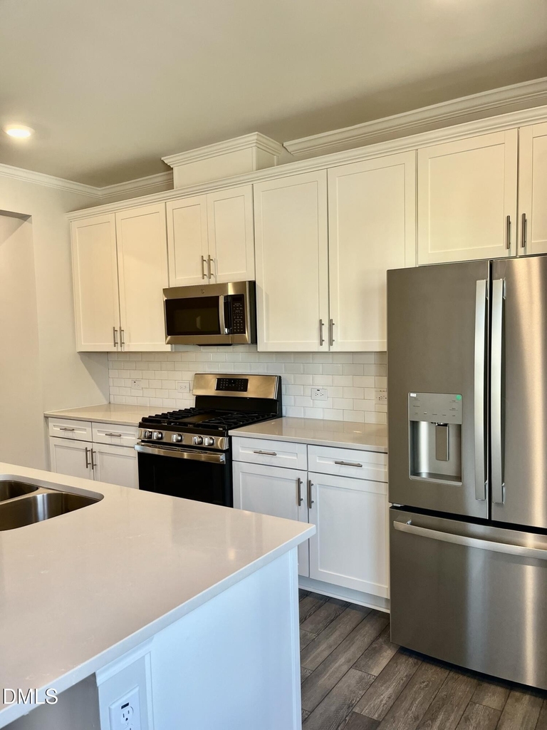 1009 Belloak Way - Photo 9