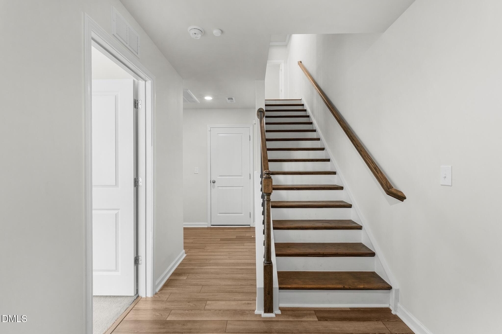 1009 Belloak Way - Photo 2